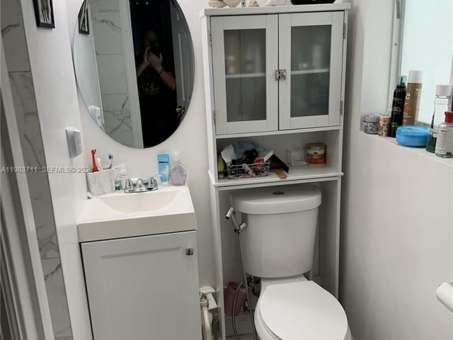 Продажа дома по адресу 700 SW 28th Ter - фото 7481585