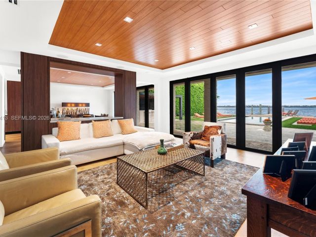 Продажа дома по адресу 1277 N Venetian Way - фото 7520613