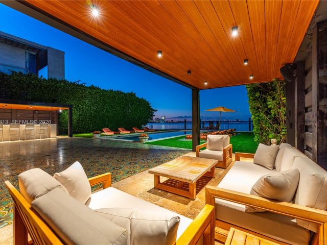 Продажа дома по адресу 1277 N Venetian Way - фото 7520617