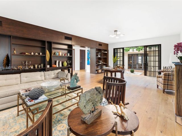 Продажа дома по адресу 1277 N Venetian Way - фото 7520621