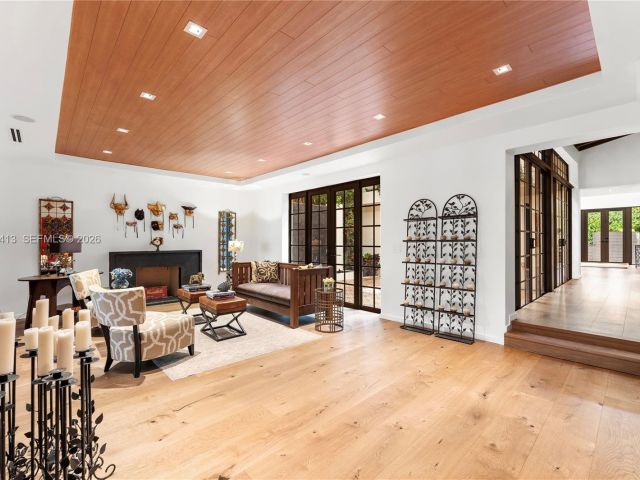 Продажа дома по адресу 1277 N Venetian Way - фото 7520625