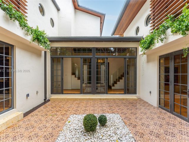 Продажа дома по адресу 1277 N Venetian Way - фото 7520626