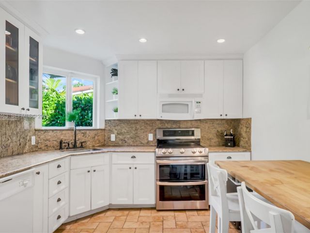 Дом в аренду по адресу 540 SW 27th Rd 0 - фото 7493802