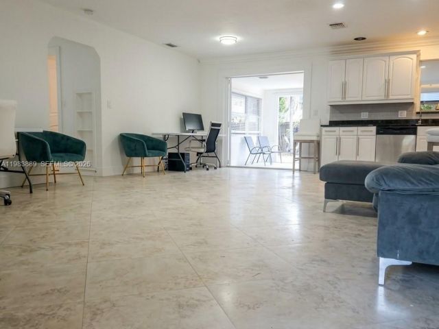 Продажа дома по адресу 804 NE 2nd St - фото 7461941