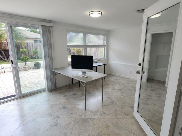 Продажа дома по адресу 804 NE 2nd St - фото 7461944