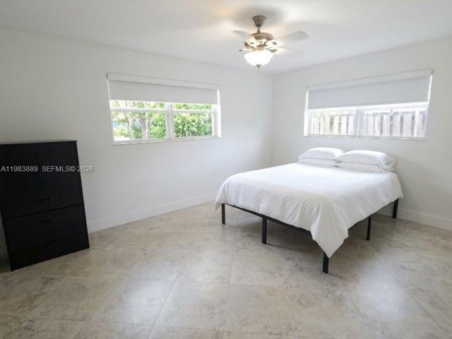 Продажа дома по адресу 804 NE 2nd St - фото 7461947