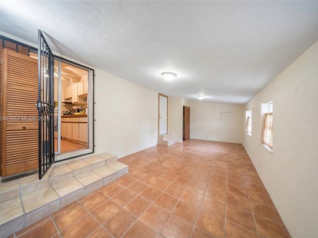 Продажа дома по адресу 512 Mendoza Ave - фото 7470676