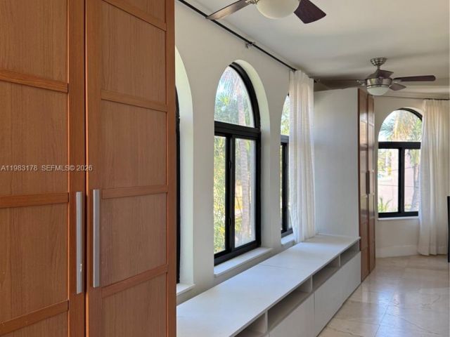 Продажа дома по адресу 9124 Byron Ave - фото 7467052