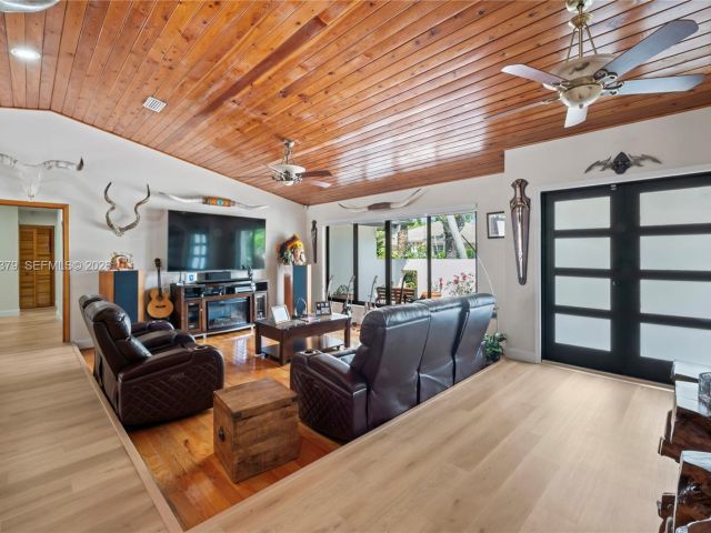 Продажа дома по адресу 10320 SW 139th St - фото 7515457