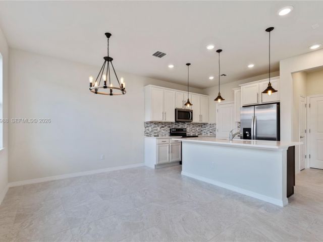 Дом в аренду по адресу 1455 Silk Oak Dr 1455 - фото 7472666