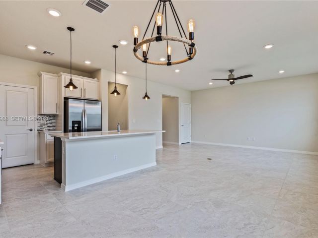 Дом в аренду по адресу 1455 Silk Oak Dr 1455 - фото 7472667