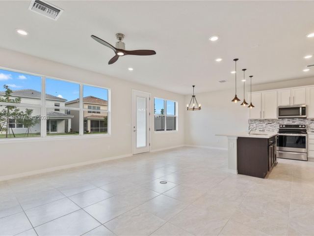 Дом в аренду по адресу 1455 Silk Oak Dr 1455 - фото 7472668