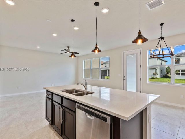 Дом в аренду по адресу 1455 Silk Oak Dr 1455 - фото 7472669