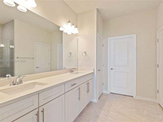 Дом в аренду по адресу 1455 Silk Oak Dr 1455 - фото 7472671