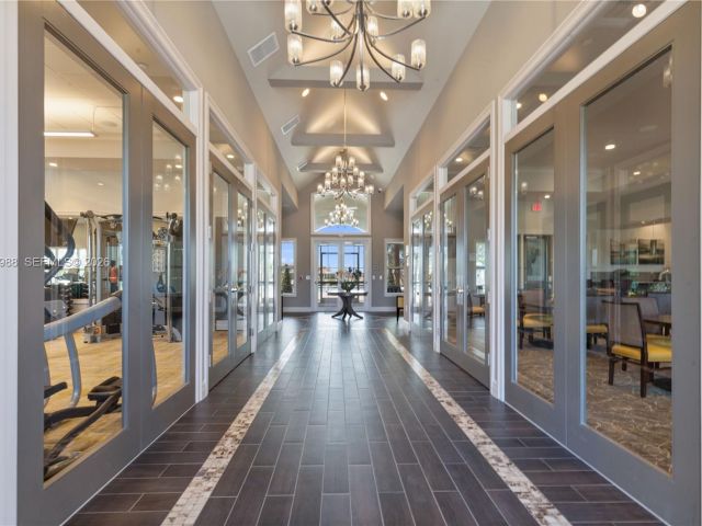 Дом в аренду по адресу 1455 Silk Oak Dr 1455 - фото 7472677