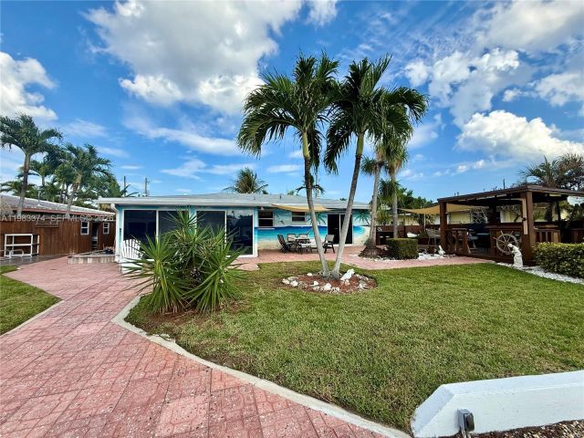 Продажа дома по адресу 201 SE 3rd Ave - фото 7524343