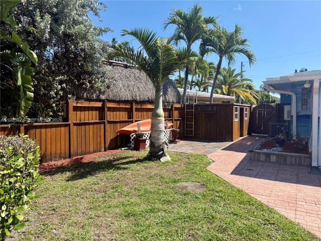 Продажа дома по адресу 201 SE 3rd Ave - фото 7524345