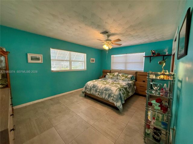 Продажа дома по адресу 201 SE 3rd Ave - фото 7524357