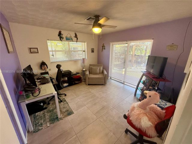 Продажа дома по адресу 201 SE 3rd Ave - фото 7524359