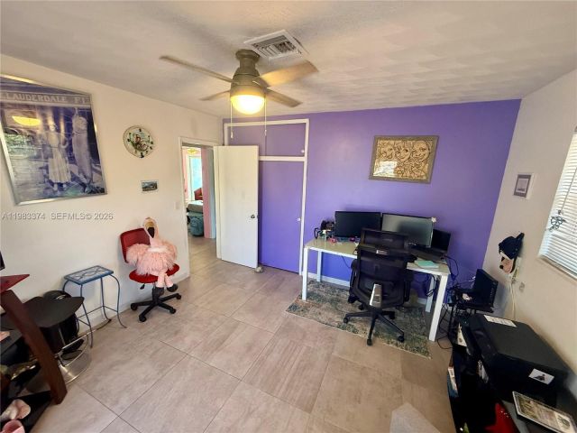 Продажа дома по адресу 201 SE 3rd Ave - фото 7524360