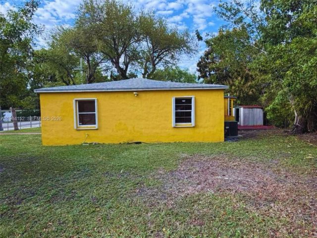 Дом в аренду по адресу 14215 NE 9th Ave 14215 - фото 7475240
