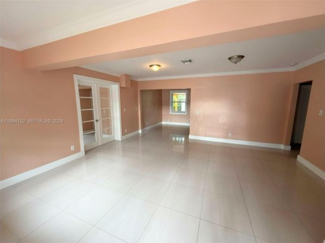 Дом в аренду по адресу 14215 NE 9th Ave 14215 - фото 7475241