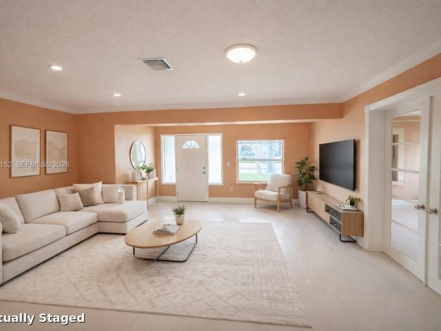 Дом в аренду по адресу 14215 NE 9th Ave 14215 - фото 7475243