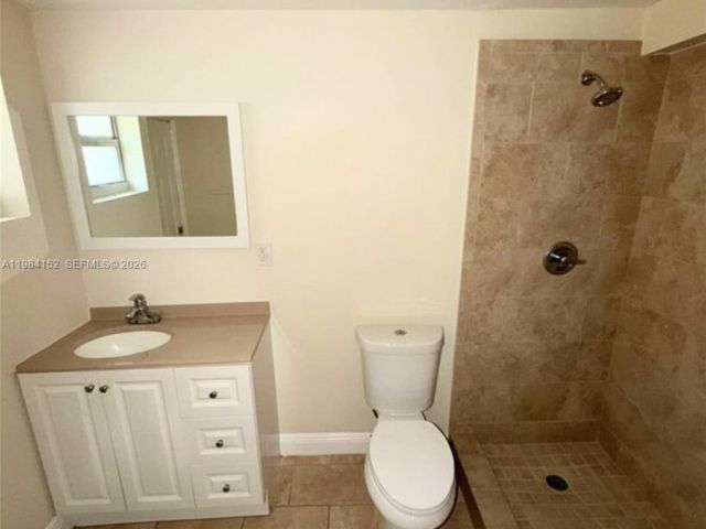 Дом в аренду по адресу 14215 NE 9th Ave 14215 - фото 7475251