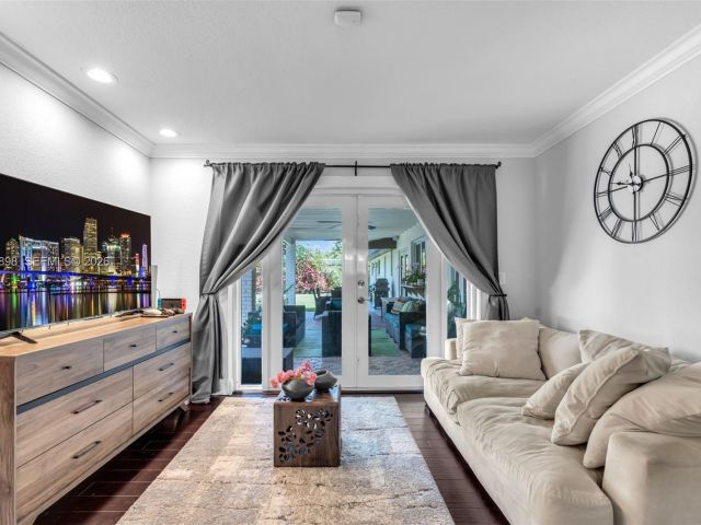 Продажа дома по адресу 8700 SW 83rd Ct - фото 7517760