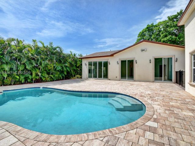 Дом в аренду по адресу 117 NW 8th Street - фото 7453167