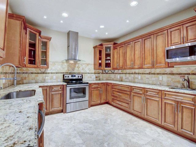 Дом в аренду по адресу 117 NW 8th Street - фото 7453171