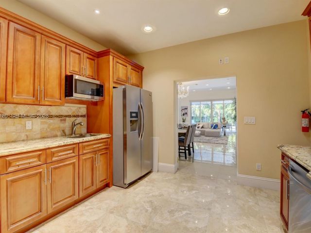 Дом в аренду по адресу 117 NW 8th Street - фото 7453172