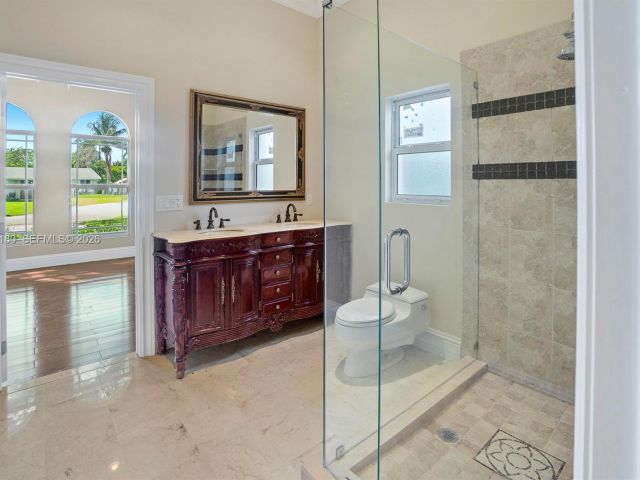 Дом в аренду по адресу 117 NW 8th Street - фото 7453175