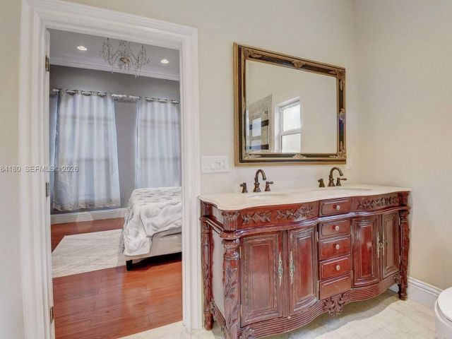 Дом в аренду по адресу 117 NW 8th Street - фото 7453176