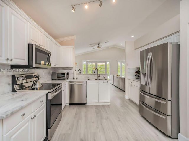 Дом в аренду по адресу 11030 Harbour Springs Cir 11030 - фото 7507939