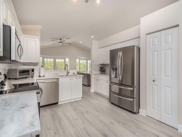 Дом в аренду по адресу 11030 Harbour Springs Cir 11030 - фото 7507940