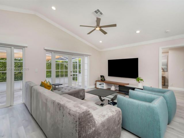 Дом в аренду по адресу 11030 Harbour Springs Cir 11030 - фото 7507942