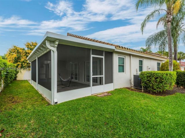 Дом в аренду по адресу 11030 Harbour Springs Cir 11030 - фото 7507967