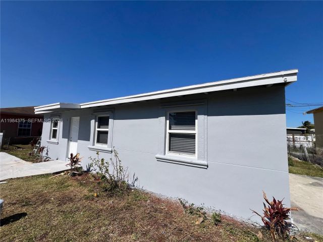 Дом в аренду по адресу 361 NW 16th St - фото 7478210