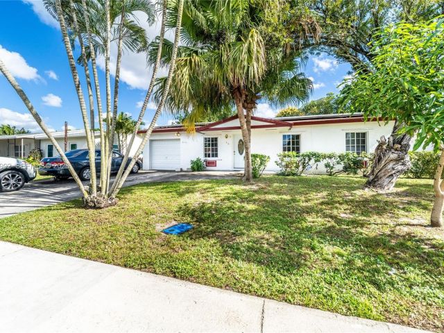 Продажа дома по адресу 419 SW 80th Ave - фото 7478229