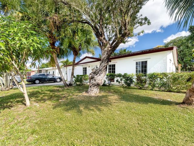 Продажа дома по адресу 419 SW 80th Ave - фото 7478230