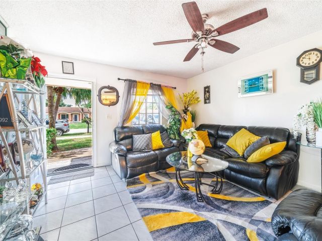 Продажа дома по адресу 419 SW 80th Ave - фото 7478233