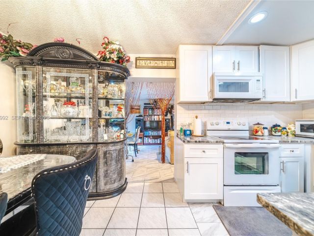 Продажа дома по адресу 419 SW 80th Ave - фото 7478238