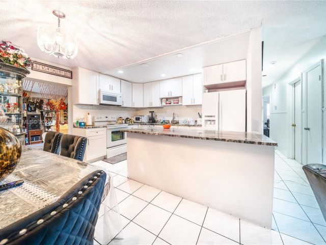 Продажа дома по адресу 419 SW 80th Ave - фото 7478240