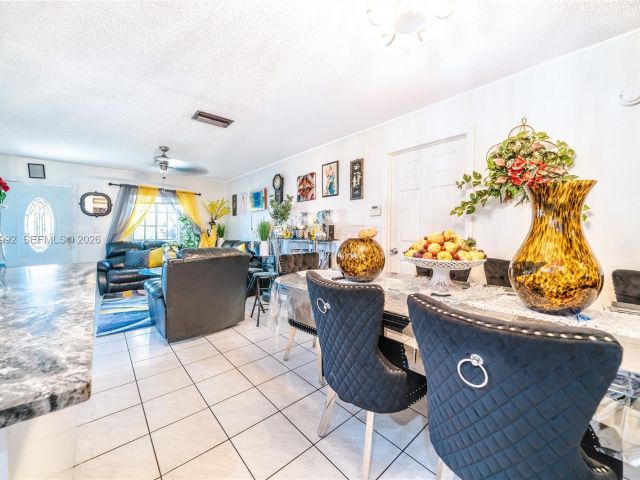 Продажа дома по адресу 419 SW 80th Ave - фото 7478242