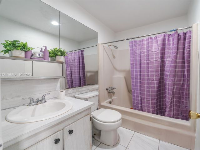 Продажа дома по адресу 419 SW 80th Ave - фото 7478243