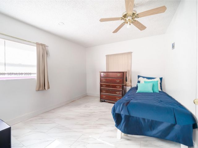 Продажа дома по адресу 419 SW 80th Ave - фото 7478244