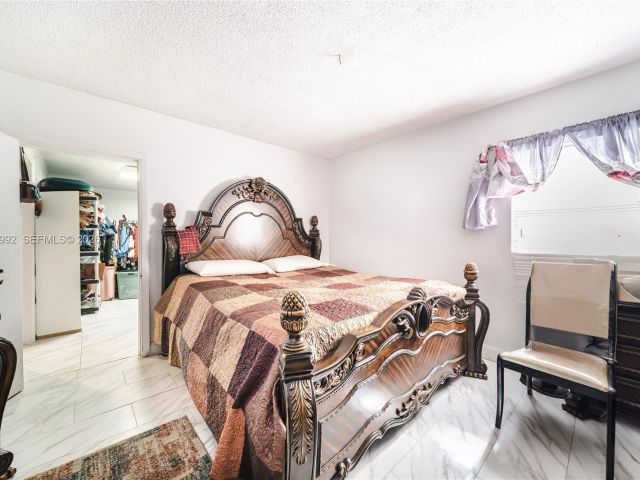 Продажа дома по адресу 419 SW 80th Ave - фото 7478245