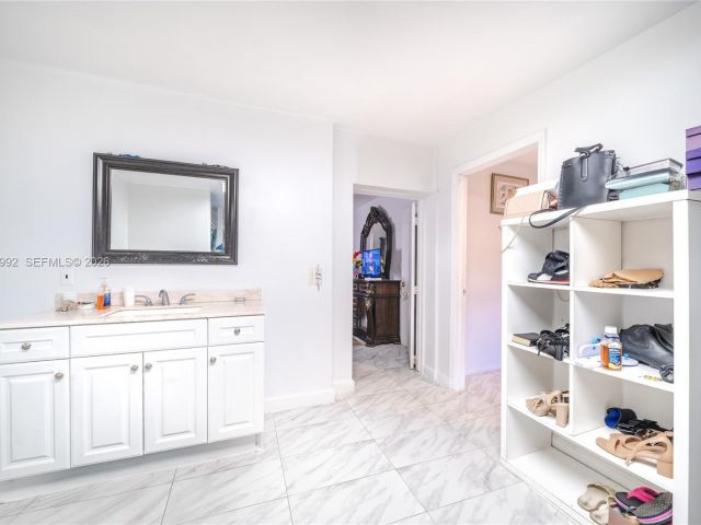 Продажа дома по адресу 419 SW 80th Ave - фото 7478247