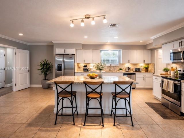 Дом в аренду по адресу 19835 NE 11th Ct - фото 7493888